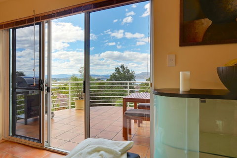 Isle Of Views - Accommodation Sunshine Coast 23