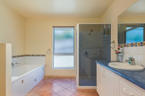 Isle Of Views - Accommodation Sunshine Coast 9