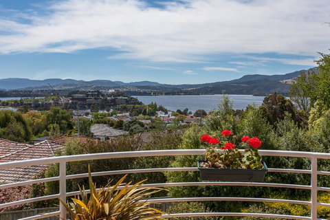 Isle Of Views - Accommodation Sunshine Coast 17