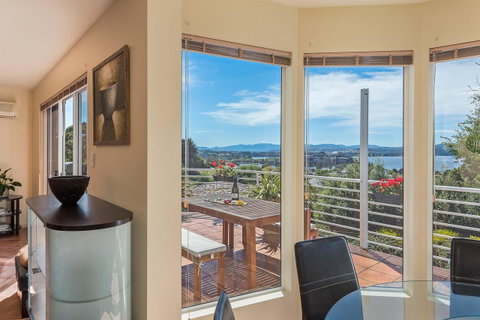 Isle Of Views - Accommodation Sunshine Coast 4