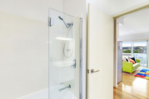 Bellerive Marina View Apartments No 28 - Accommodation Sunshine Coast 9