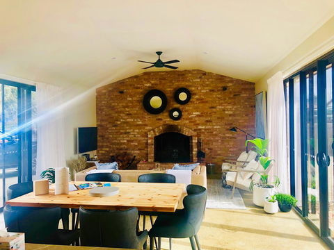 EMBRACING EVANDALE - Hosted By L'Abode Accommodation - Accommodation Sunshine Coast 1