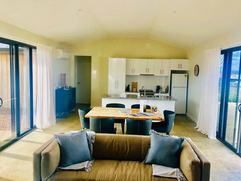 EMBRACING EVANDALE - Hosted By L'Abode Accommodation - Accommodation Sunshine Coast 2