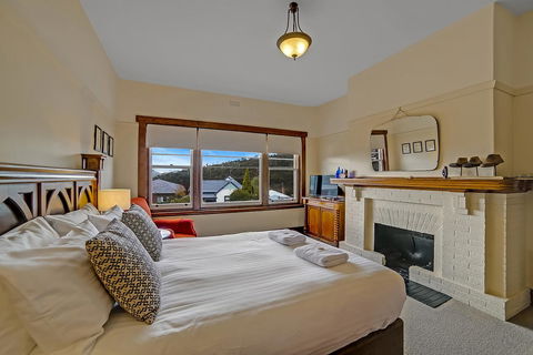 Gorgeous Hobart Accommodation - Park On Park - New Town - Accommodation Sunshine Coast 2