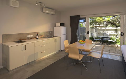 Boathouse Resort Studios And Suites - Accommodation Sunshine Coast 21