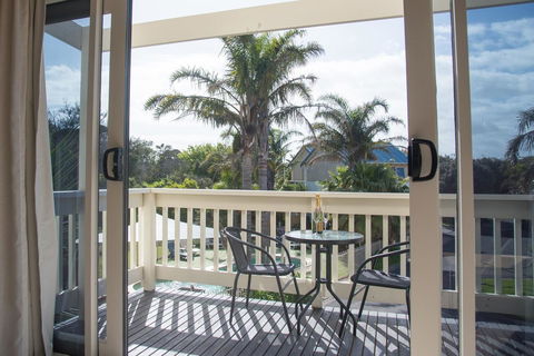 Boathouse Resort Studios And Suites - Accommodation Sunshine Coast 9