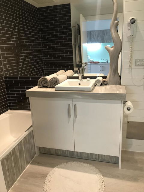 Lorne World - Accommodation Sunshine Coast 9