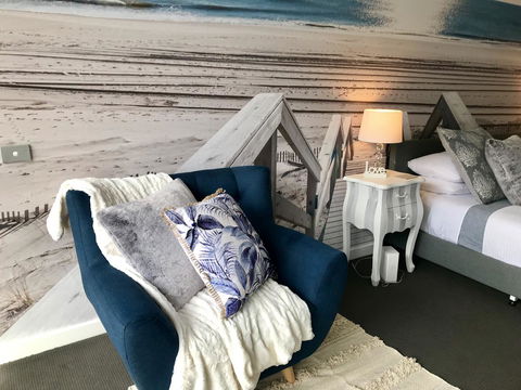 Lorne World - Accommodation Sunshine Coast 1