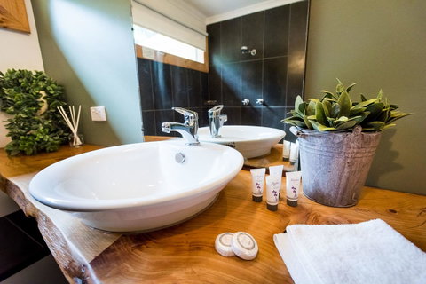 Avalon House - Accommodation Sunshine Coast 10