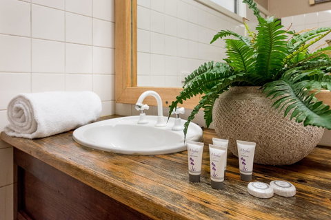 Avalon House - Accommodation Sunshine Coast 38