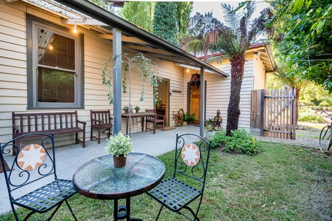 Avalon House - Accommodation Sunshine Coast 1