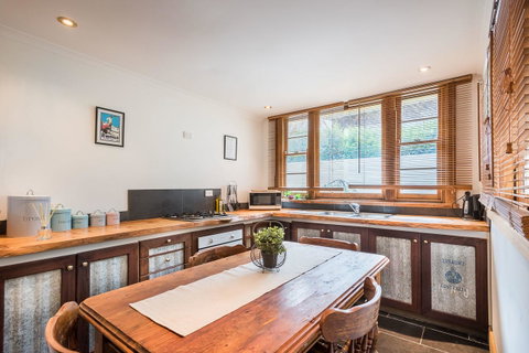 Avalon House - Accommodation Sunshine Coast 40