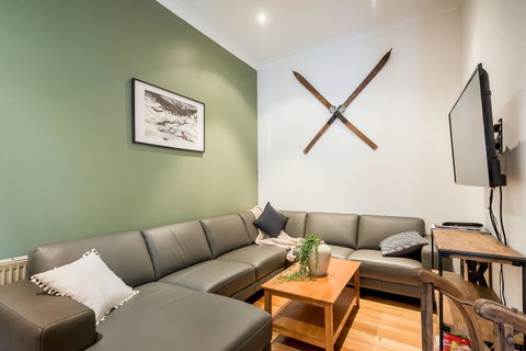 Avalon House - Accommodation Sunshine Coast 4