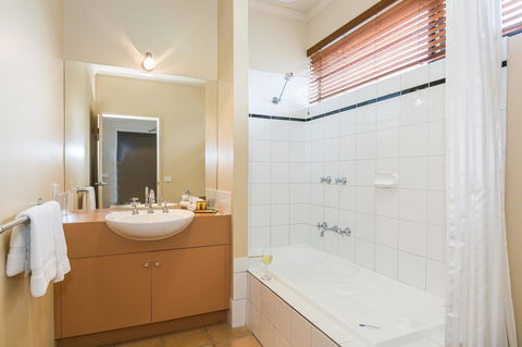 Lorne Surf Apartments - Accommodation Sunshine Coast 25