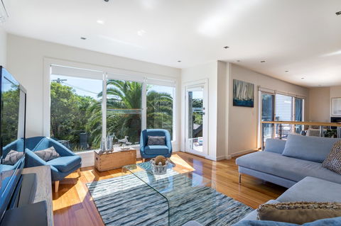 Front Beach House - Accommodation Sunshine Coast 1