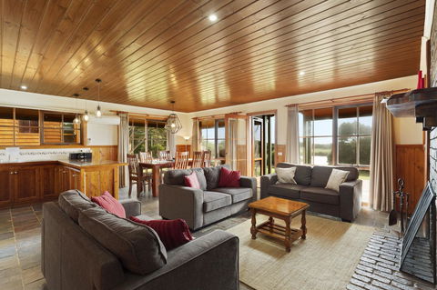 Apollo Bay Cottages - Accommodation Sunshine Coast 2