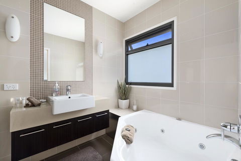 Apollo Bay Cottages - Accommodation Sunshine Coast 8