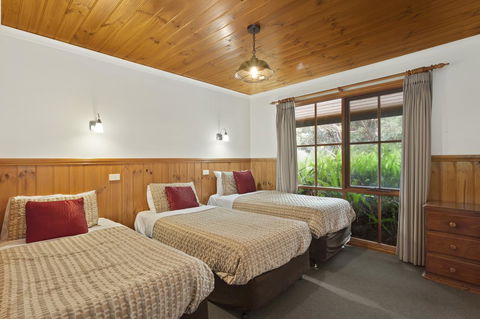 Apollo Bay Cottages - Accommodation Sunshine Coast 3