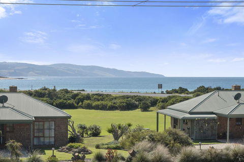 Apollo Bay Cottages - Accommodation Sunshine Coast 1