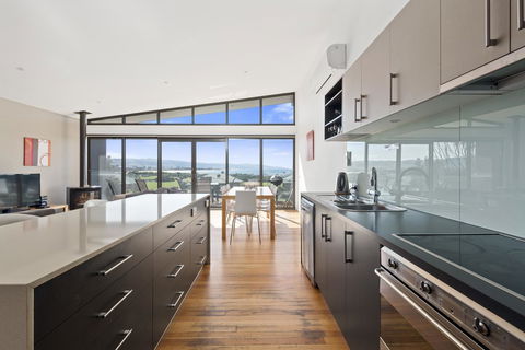 Apollo Bay Cottages - Accommodation Sunshine Coast 10