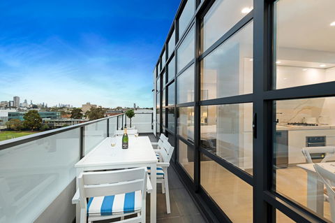 The Hamptons Apartments - St Kilda - Accommodation Sunshine Coast 7