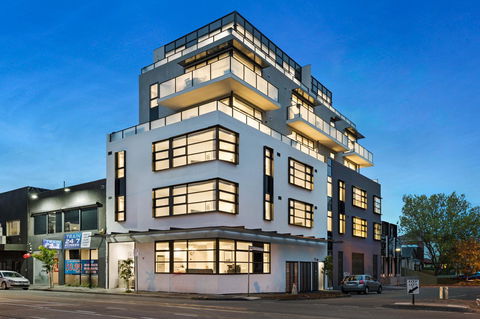 The Hamptons Apartments - St Kilda - Accommodation Sunshine Coast 0