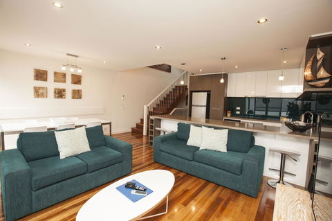 7 Falls Apartments - Accommodation Sunshine Coast 4