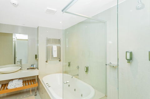 Deep Blue Hotel & Hot Springs - Accommodation Sunshine Coast 37