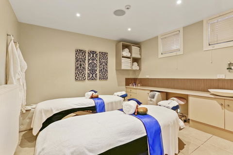 Deep Blue Hotel & Hot Springs - Accommodation Sunshine Coast 19