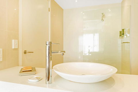 Deep Blue Hotel & Hot Springs - Accommodation Sunshine Coast 21