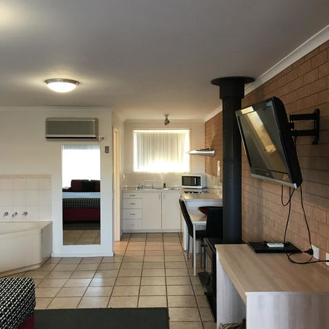 Beachcomber Motel & Apartments - Accommodation Sunshine Coast 5