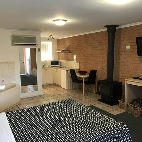 Beachcomber Motel & Apartments - Accommodation Sunshine Coast 6