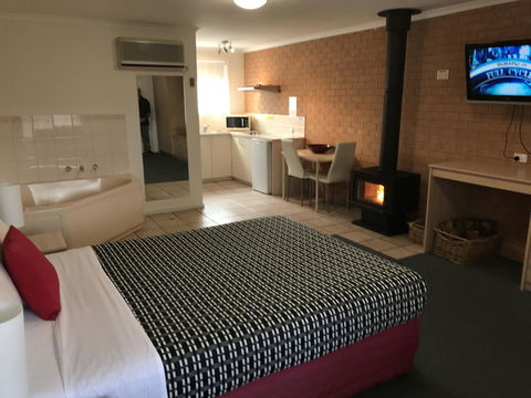 Beachcomber Motel & Apartments - Accommodation Sunshine Coast 2