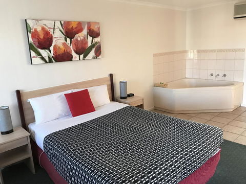 Beachcomber Motel & Apartments - Accommodation Sunshine Coast 0