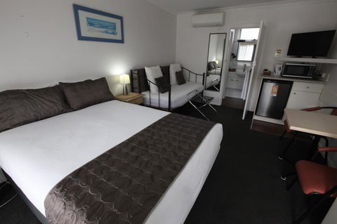 Mornington Motel - Accommodation Sunshine Coast 1