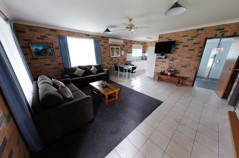 Greenvale Holiday Units - Accommodation Sunshine Coast 3