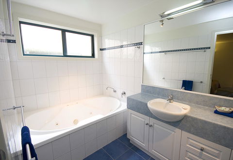 Anchorage Motel & Villas Lorne - Accommodation Sunshine Coast 12