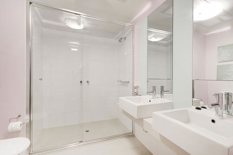 Waterfront Melbourne Apartments - Accommodation Sunshine Coast 24