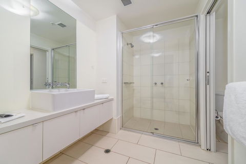 Waterfront Melbourne Apartments - Accommodation Sunshine Coast 32