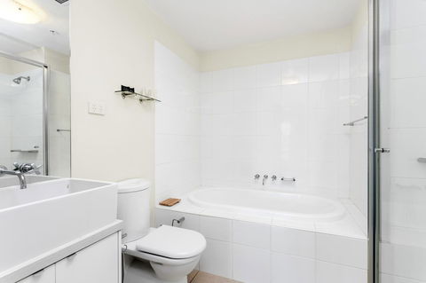 Waterfront Melbourne Apartments - Accommodation Sunshine Coast 26