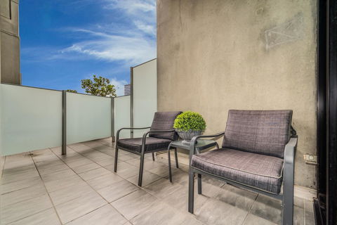 Waterfront Melbourne Apartments - Accommodation Sunshine Coast 30
