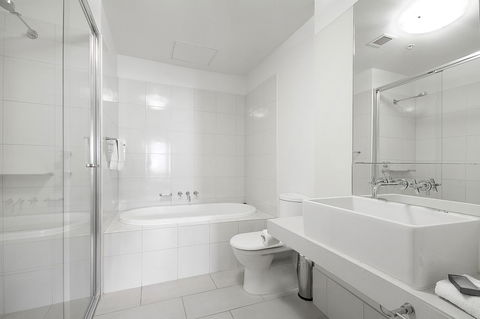 Waterfront Melbourne Apartments - Accommodation Sunshine Coast 5