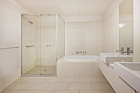 Waterfront Melbourne Apartments - Accommodation Sunshine Coast 34