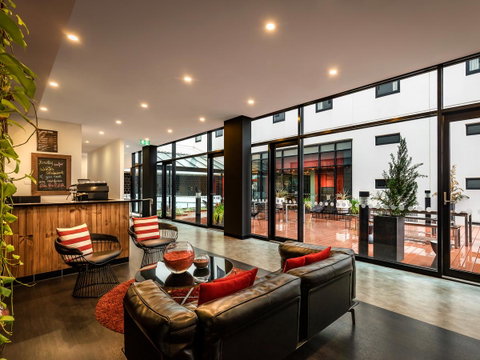 Essence Hotel Carlton - Accommodation Sunshine Coast 1