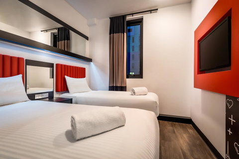 Essence Hotel Carlton - Accommodation Sunshine Coast 12