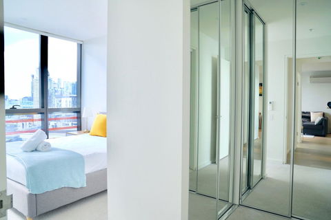 Pride Docklands Waterfront Apartment City View - Accommodation Sunshine Coast 23