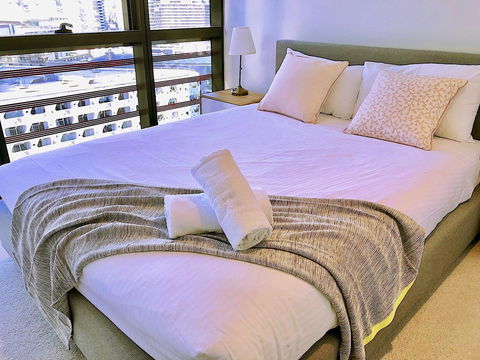 Pride Docklands Waterfront Apartment City View - Accommodation Sunshine Coast 1