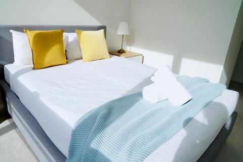 Pride Docklands Waterfront Apartment City View - Accommodation Sunshine Coast 2