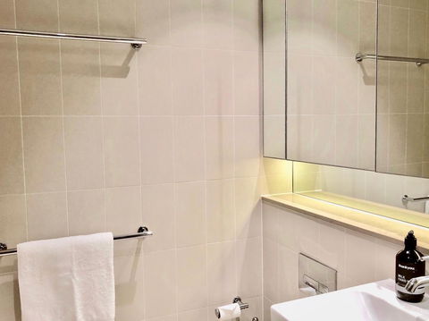 Pride Docklands Waterfront Apartment City View - Accommodation Sunshine Coast 34