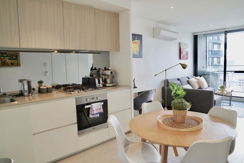 Pride Docklands Waterfront Apartment City View - Accommodation Sunshine Coast 14